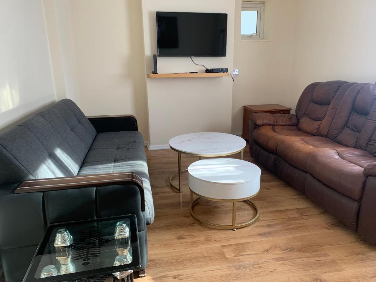 Two Bed Holiday Apartment London Exterior photo