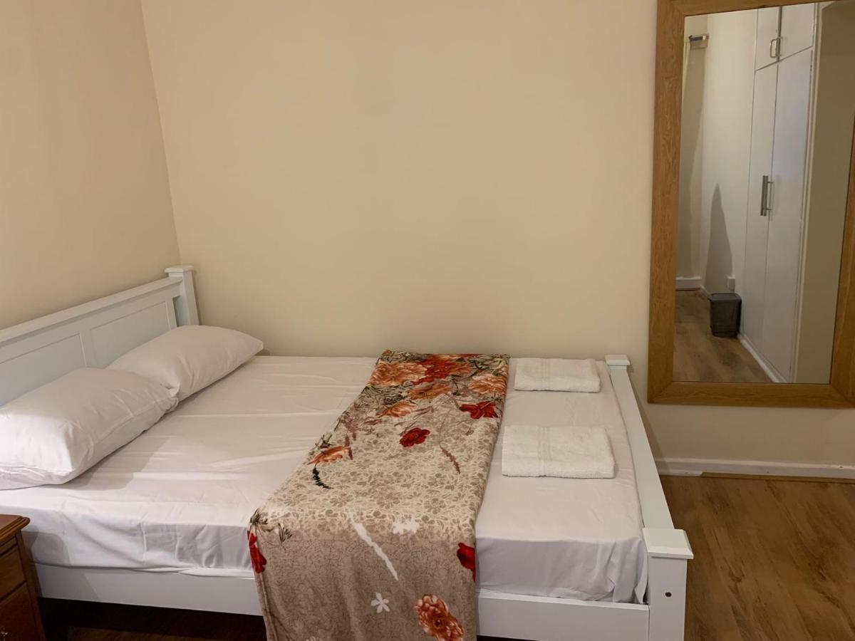 Two Bed Holiday Apartment London Exterior photo